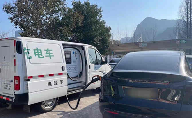 矿区汽车搭电